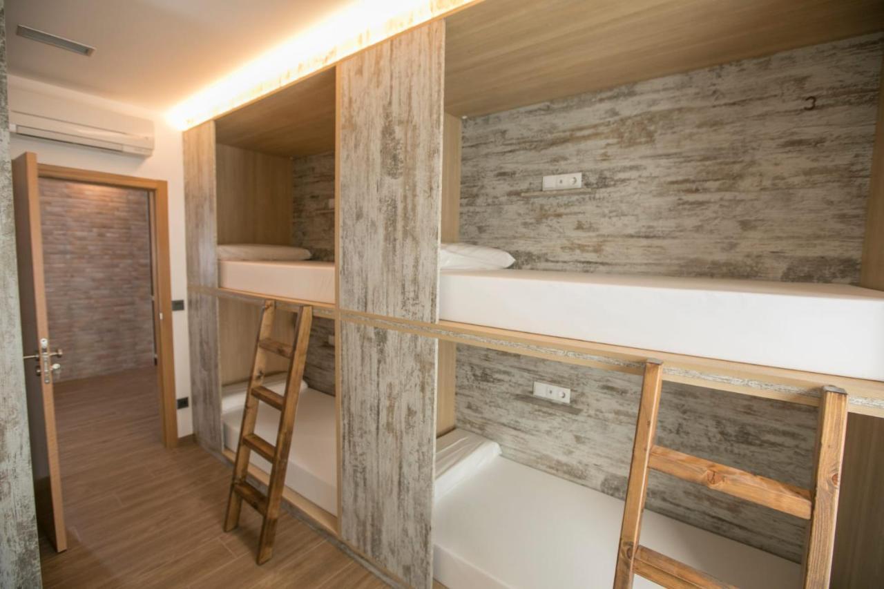 Hostel Thostel *